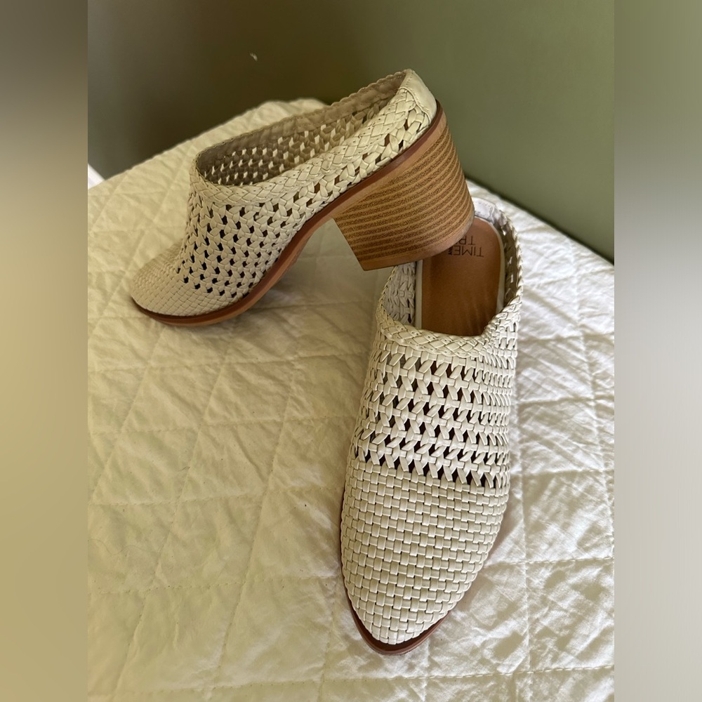 Women’s mule shoe, cream color